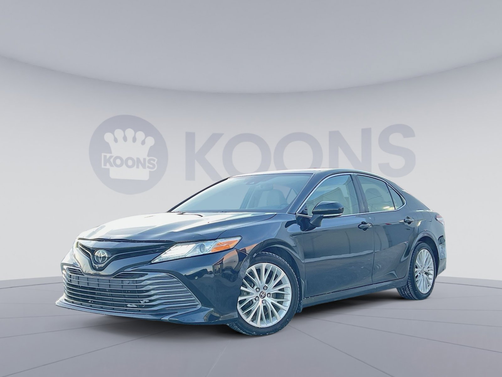 Used 2020 Toyota Camry XLE image 1