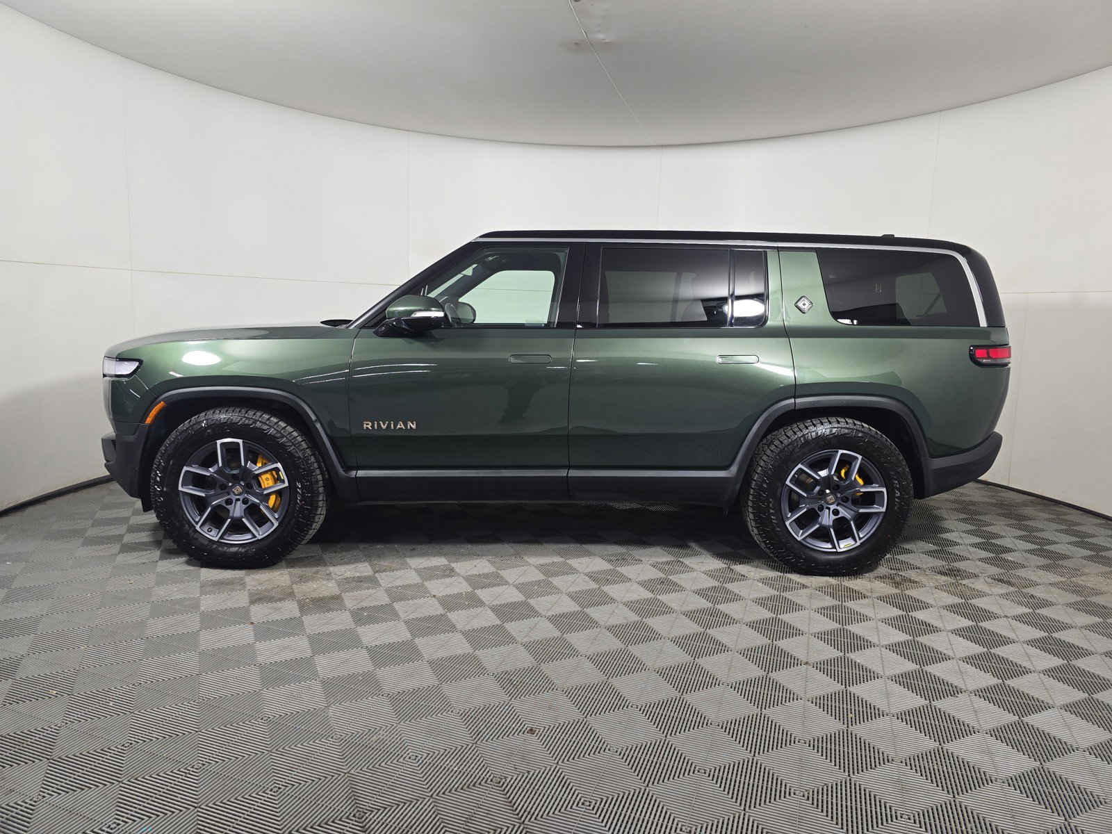 Used 2022 Rivian R1S Launch Edition image 2