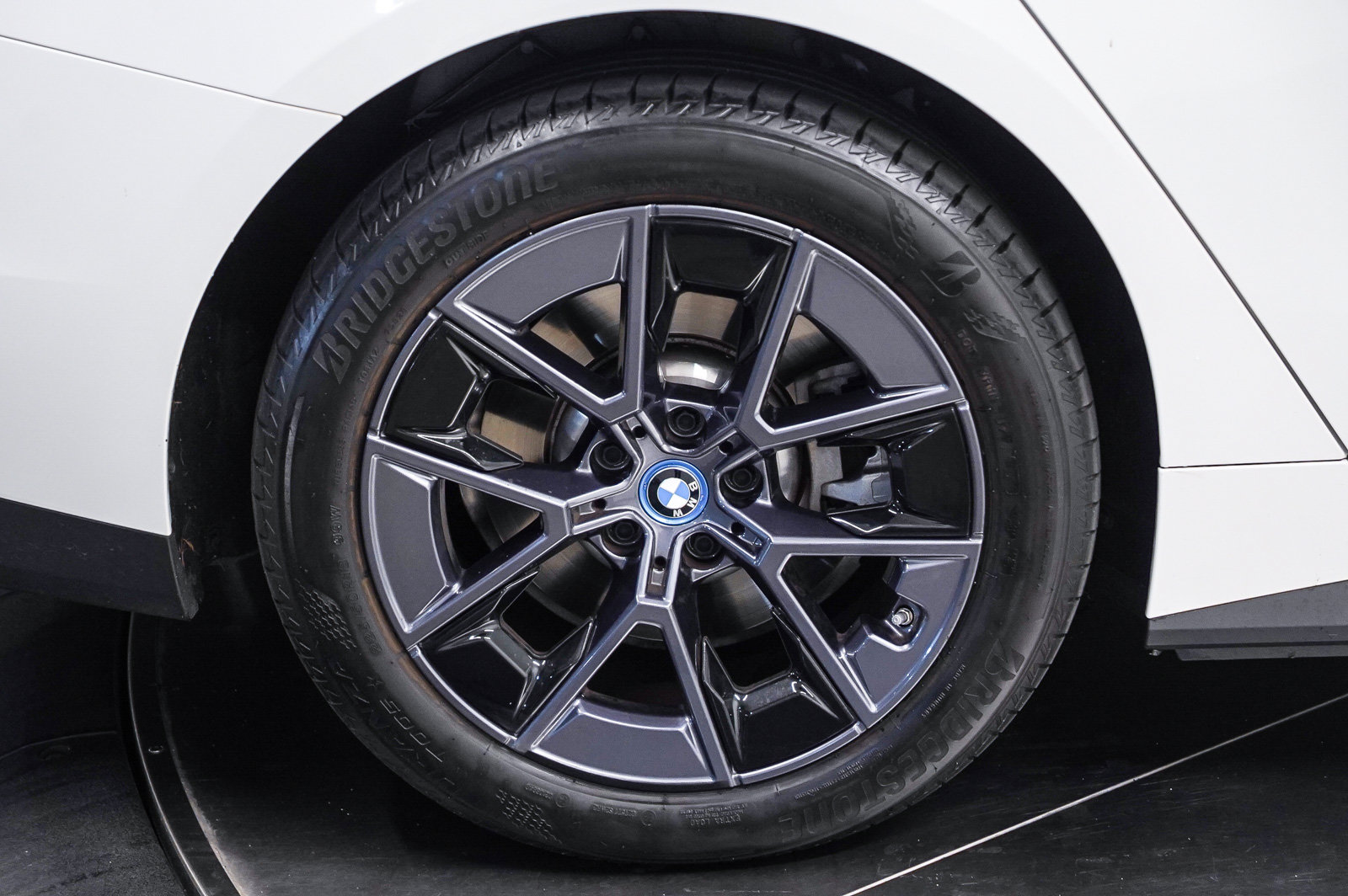 Used 2023 BMW i4 eDrive40 w/ Premium Package RWD image 11