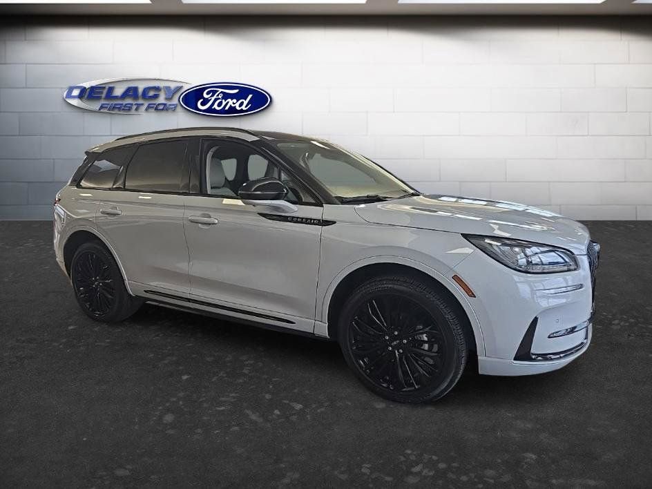 Used 2025 Lincoln Corsair AWD w/ Equipment Group 101A image 8