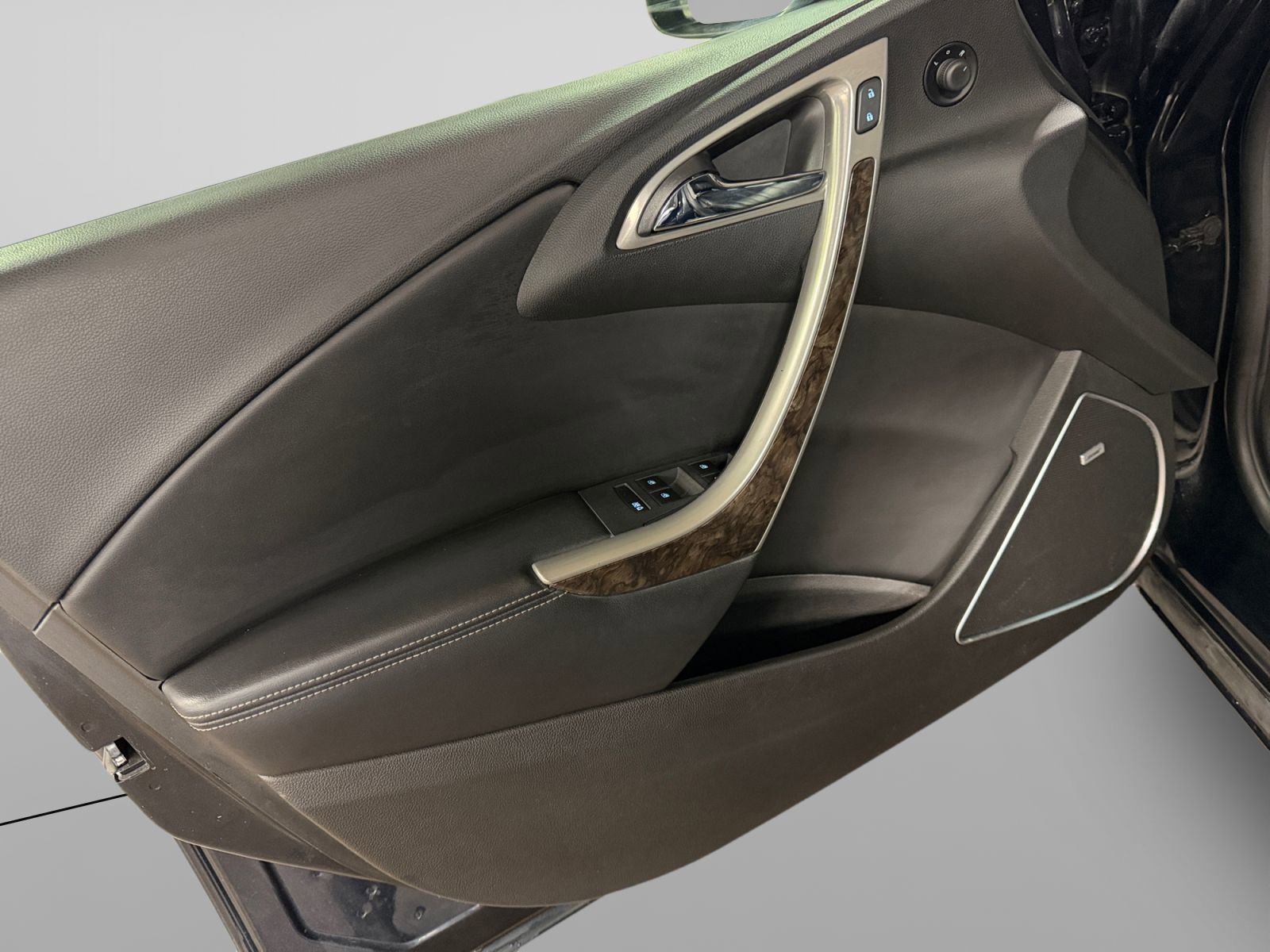 Used 2013 Buick Verano Leather FWD image 14