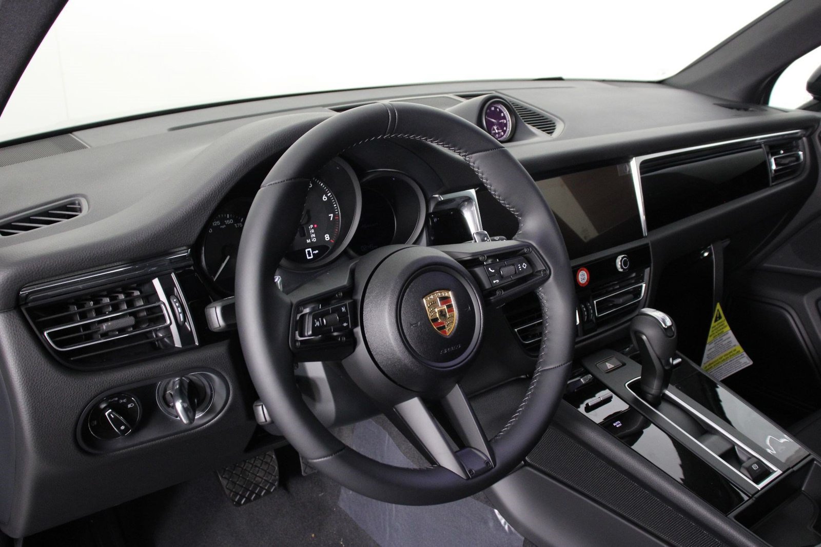 New 2026 Porsche Macan AWD/4WD image 4