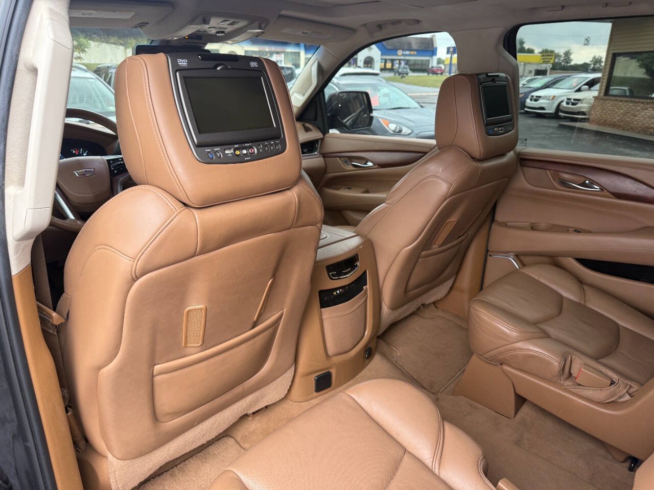 Used 2016 Cadillac Escalade ESV Platinum AWD/4WD image 32