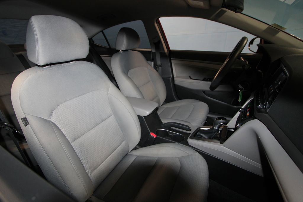Used 2017 Hyundai Elantra SE image 18