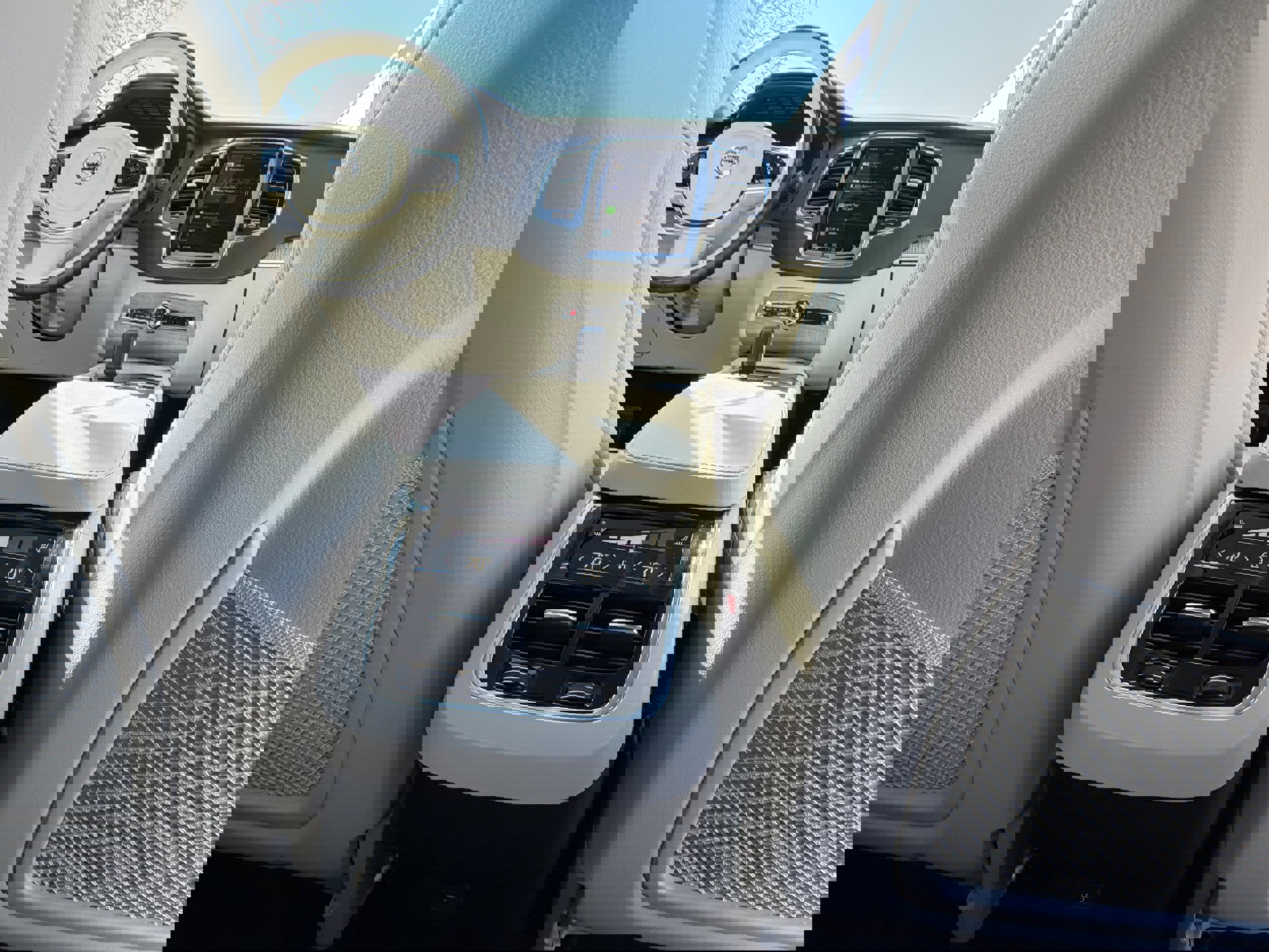 Certified 2024 Volvo XC90 B6 Plus w/ Protection Package Premier image 14