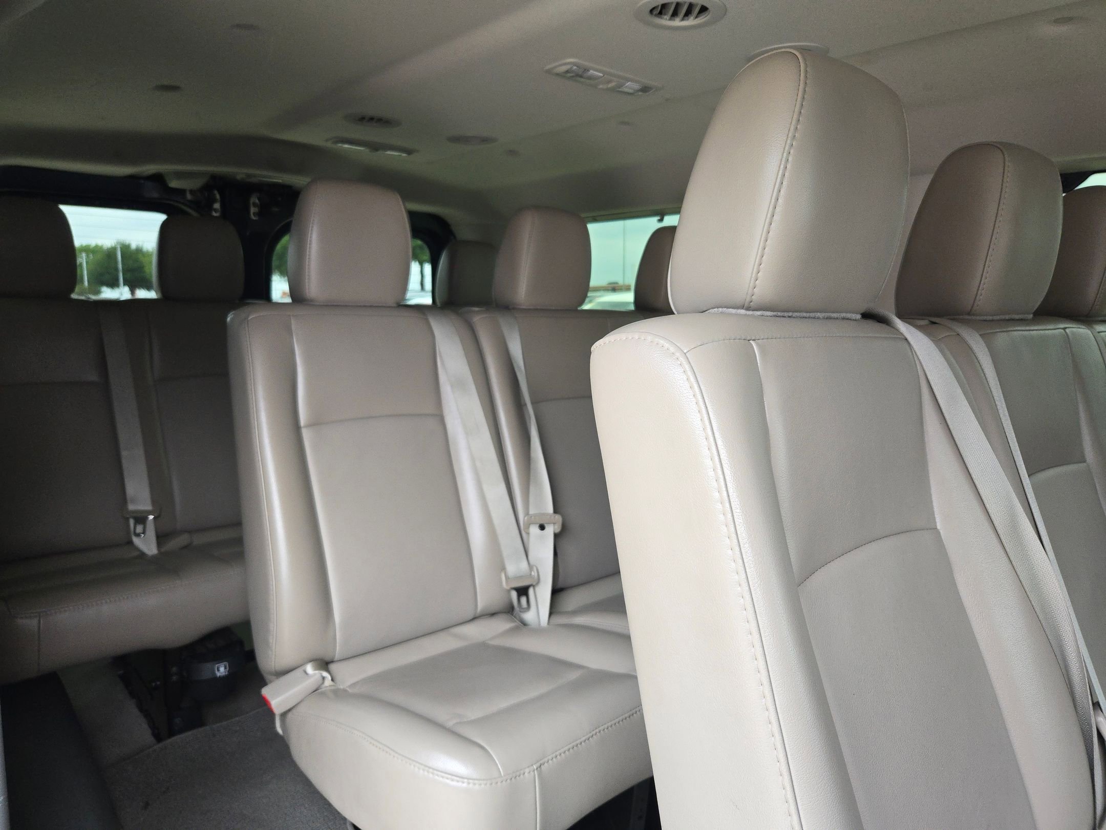 Used 2016 Nissan NV 3500 SL image 26