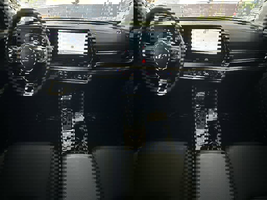 Certified 2025 Kia Sportage EX image 24