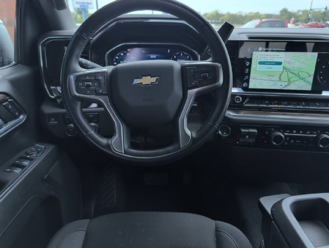 Used 2025 Chevrolet Silverado 1500 LT AWD/4WD image 2