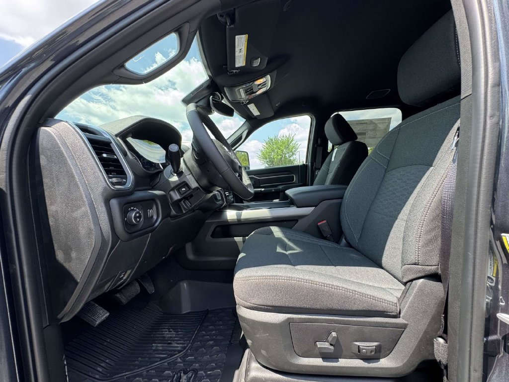 New 2026 RAM 2500 Big Horn AWD/4WD image 13