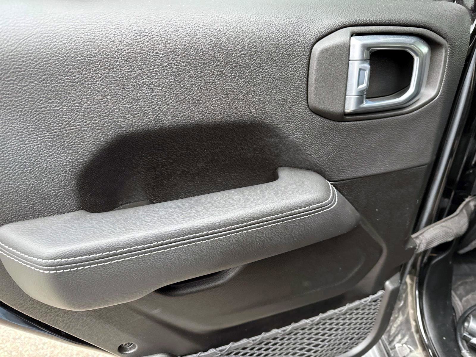 Used 2023 Jeep Wrangler Unlimited Sahara w/ Cold Weather Group image 8