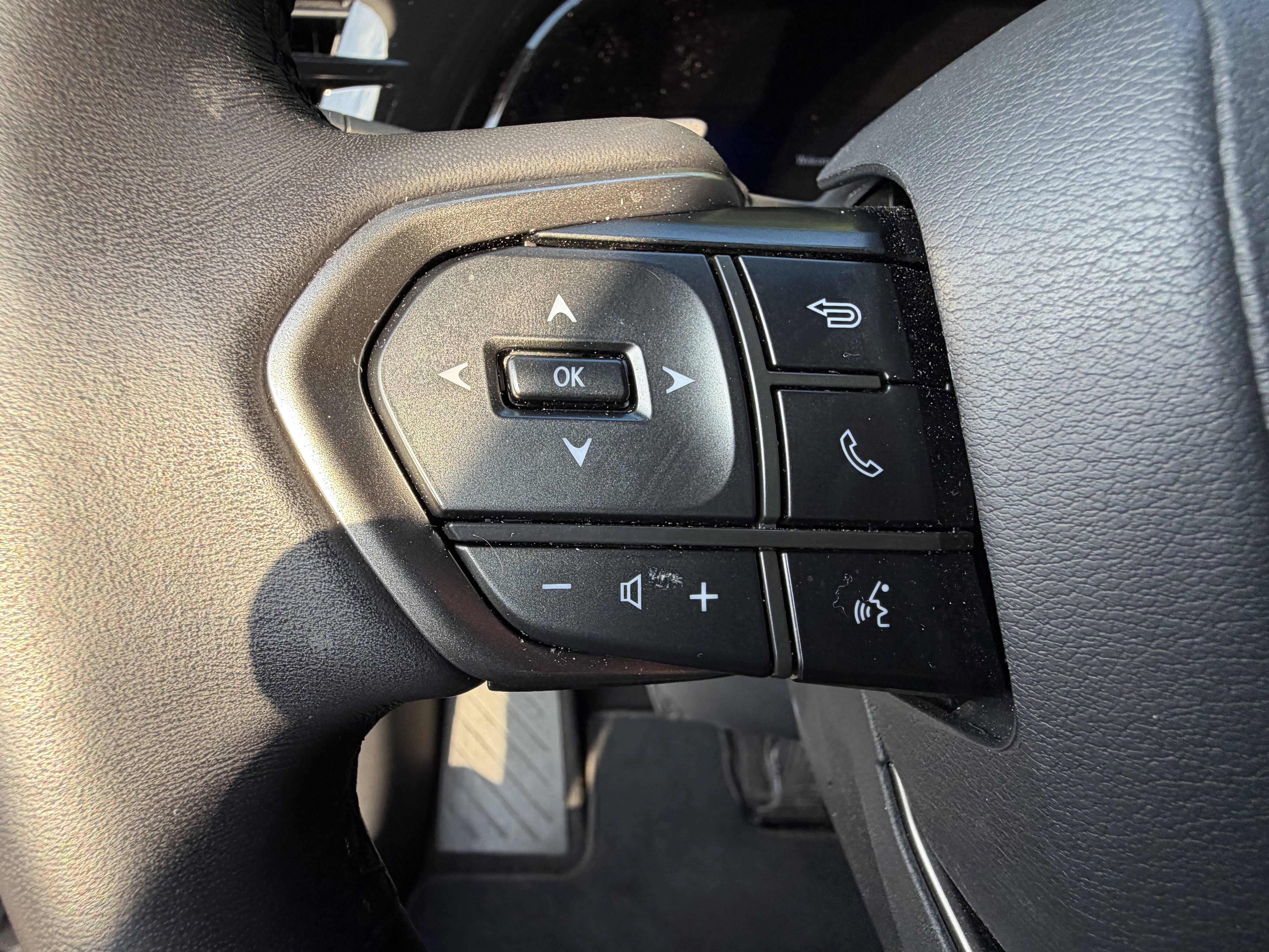Used 2025 Lexus RX 350 Premium Plus w/ Accessory Package (Z1) FWD image 18