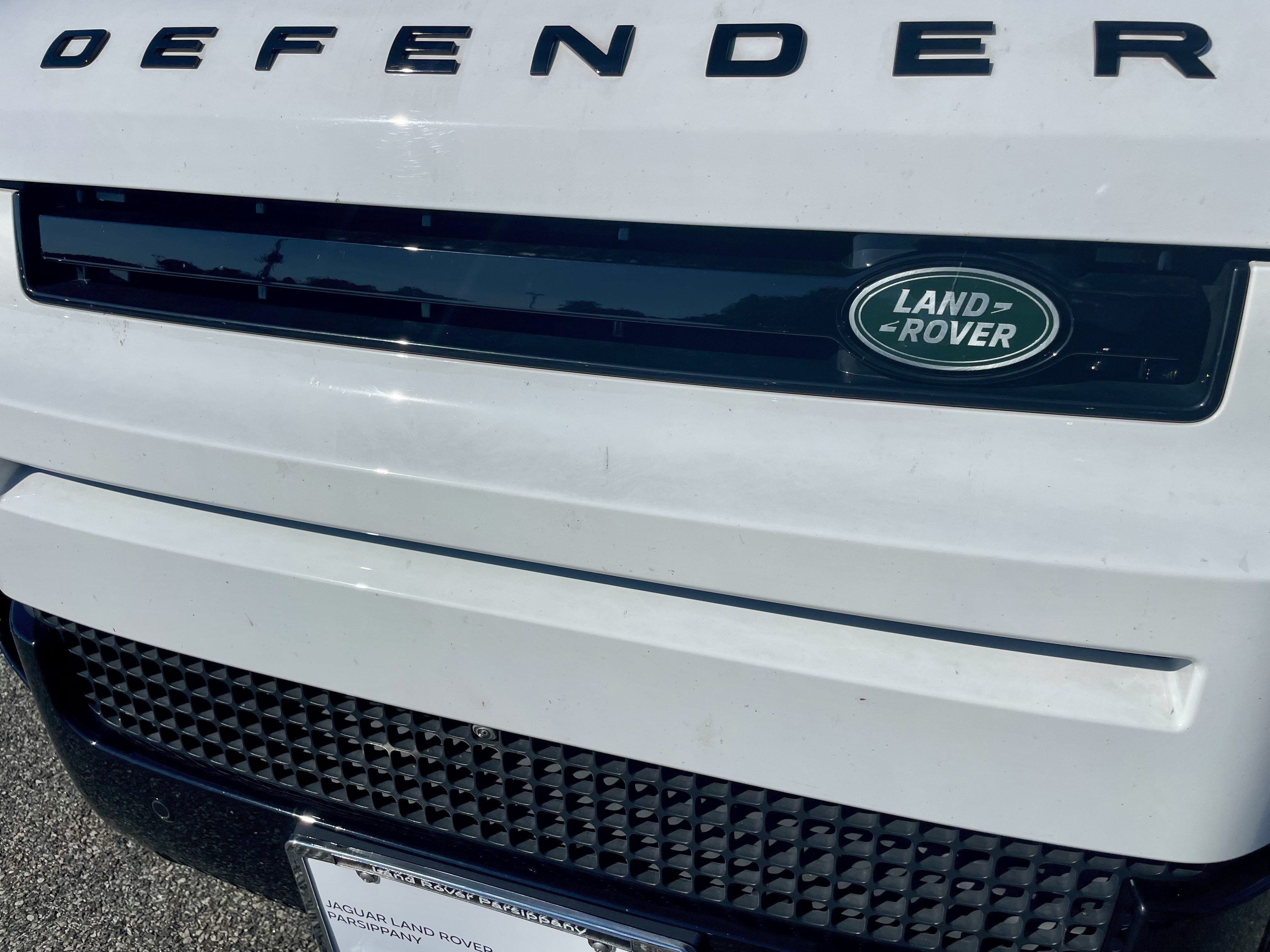 Certified 2025 Land Rover Defender 110 X-Dynamic SE AWD/4WD image 32
