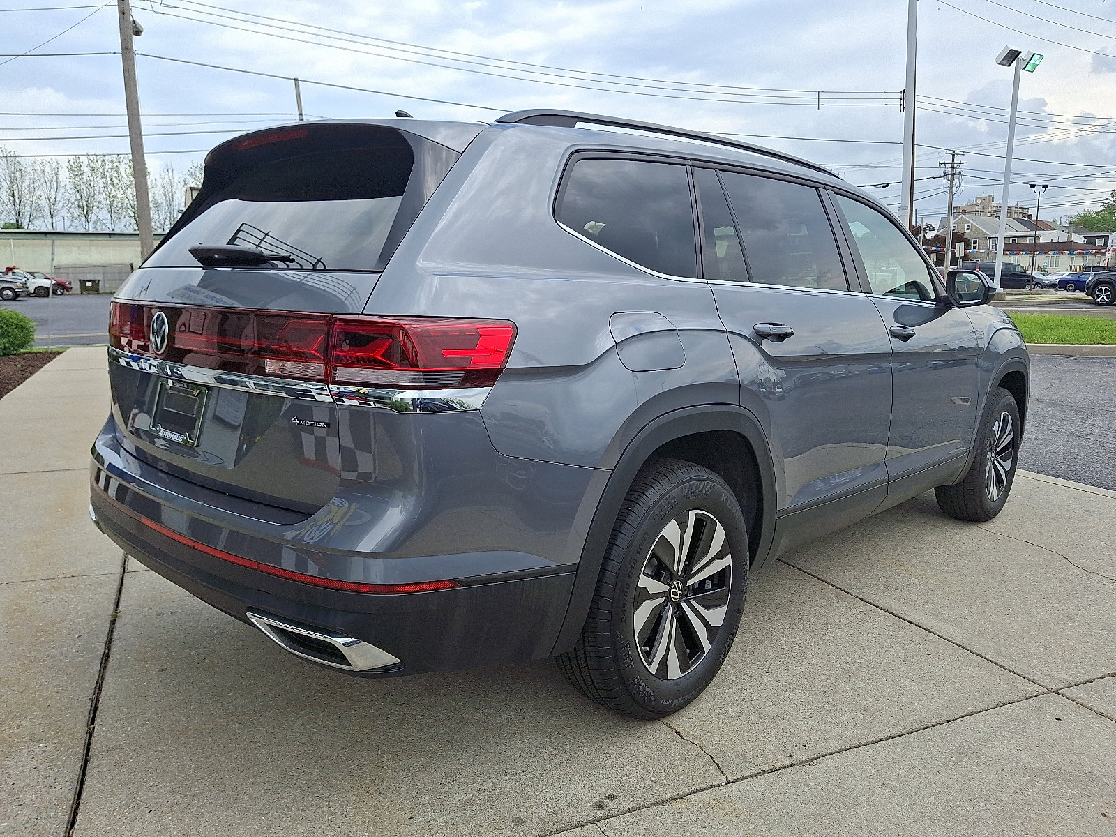 New 2025 Volkswagen Atlas SE image 4