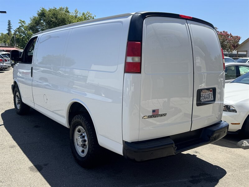 Used 2017 Chevrolet Express 2500 RWD image 5
