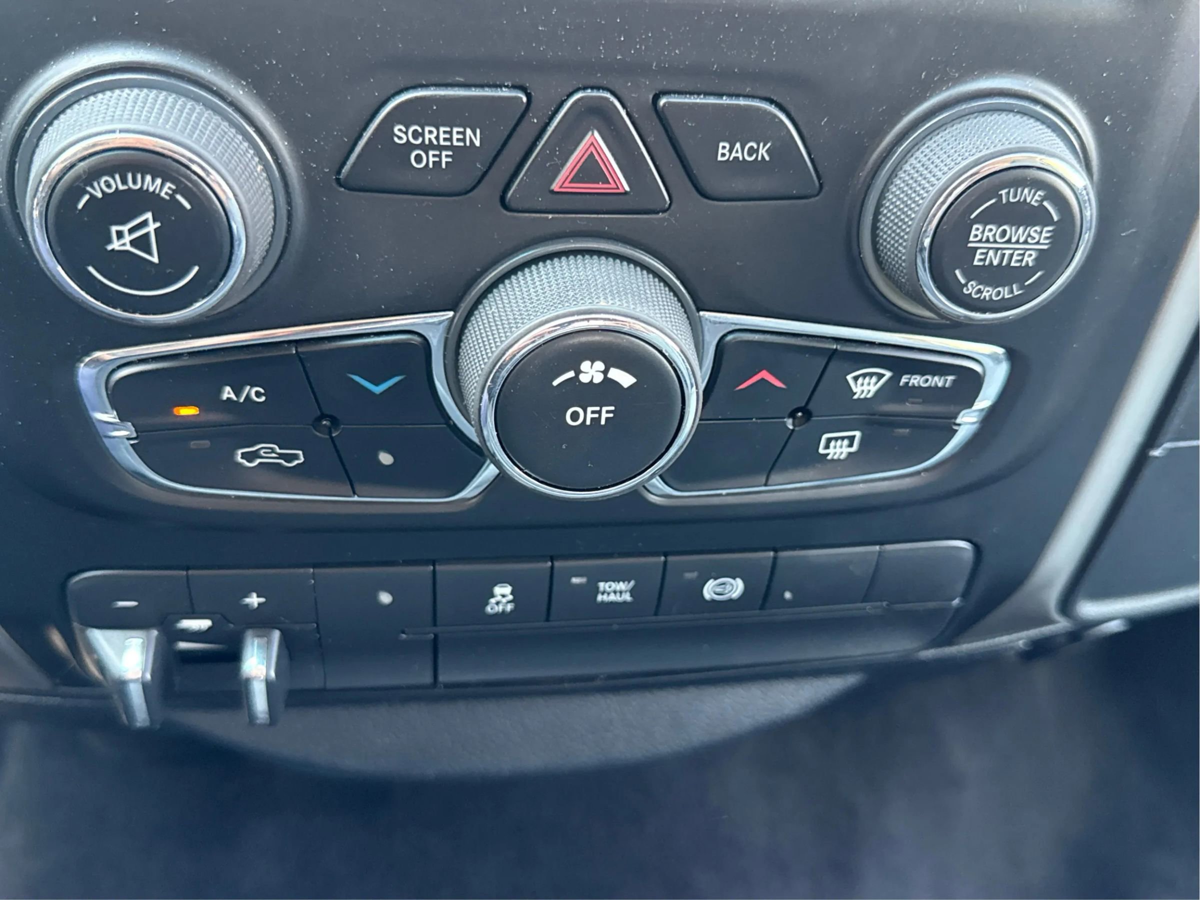 Used 2016 RAM 2500 SLT AWD/4WD image 29