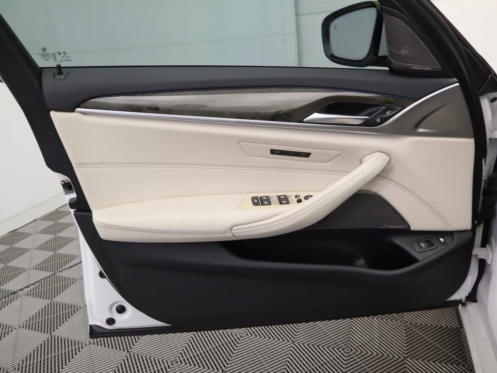 Certified 2023 BMW 530e w/ Premium Package image 25