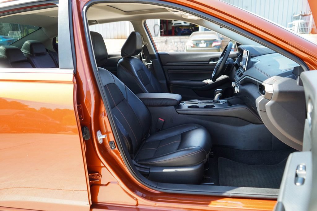 Used 2020 Nissan Altima 2.5 SR w/ Premium Package FWD image 13