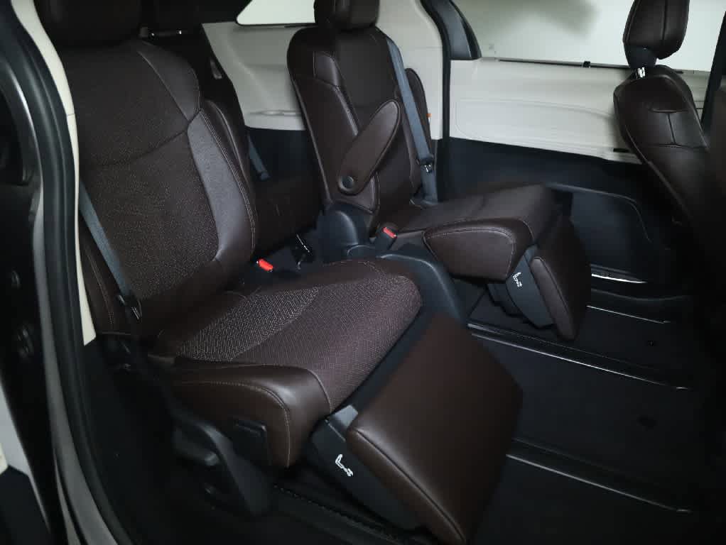 Certified 2022 Toyota Sienna Platinum AWD/4WD image 33