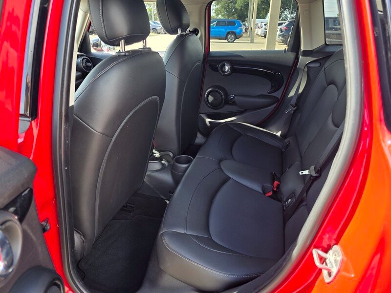 Used 2020 MINI Cooper 4-Door Hardtop FWD image 12