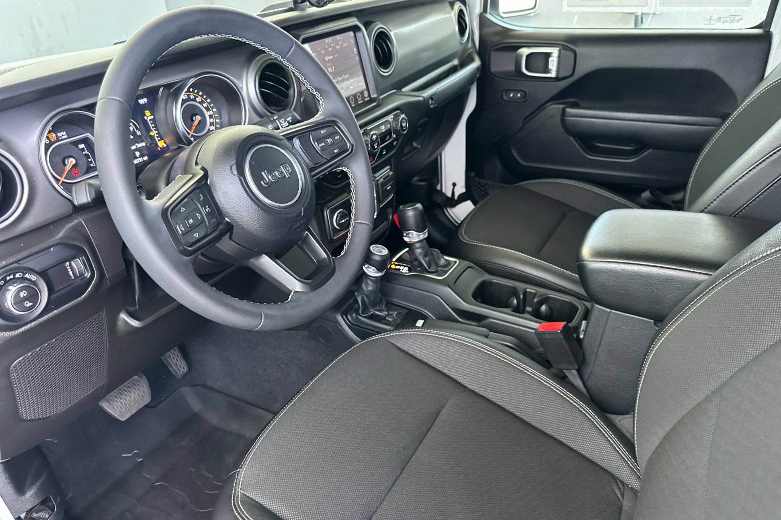 Used 2023 Jeep Gladiator Sport AWD/4WD image 10