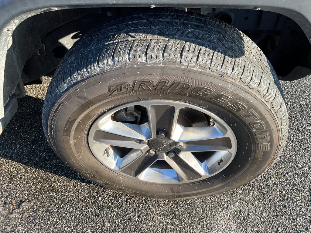 Used 2023 Jeep Wrangler Unlimited Sahara image 11