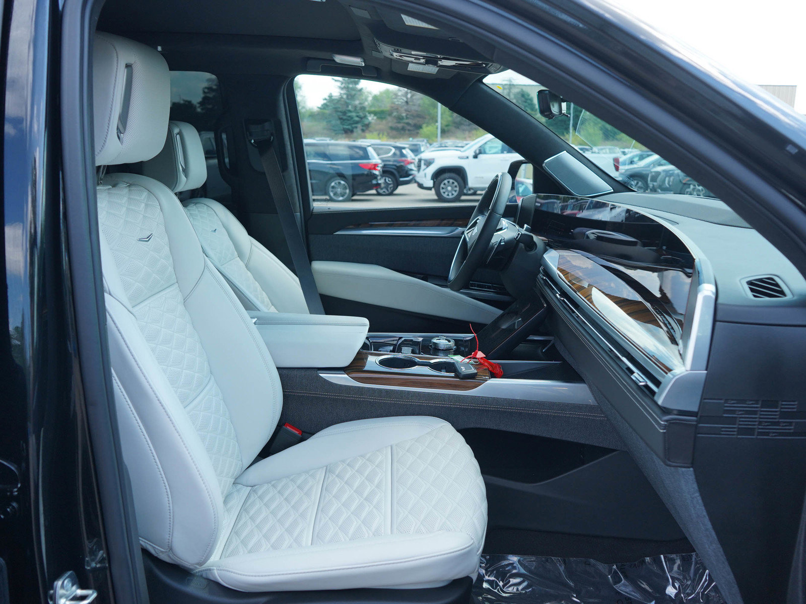 Used 2026 Cadillac Escalade Platinum Sport w/ LPO, ONYX Package AWD/4WD image 11