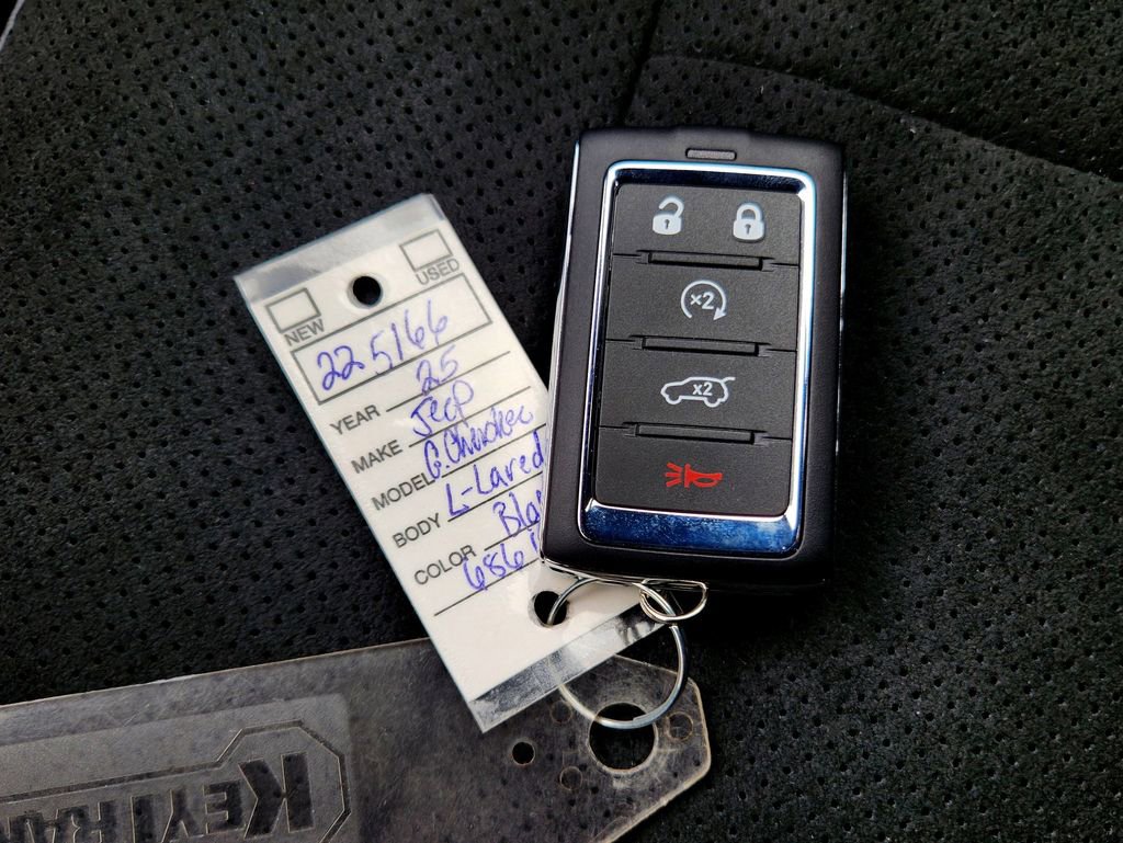 New 2025 Jeep Grand Cherokee L Laredo image 26