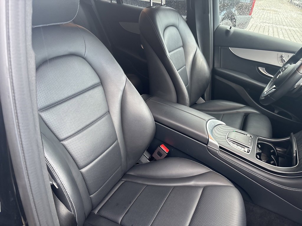Used 2021 Mercedes-Benz GLC 300 4MATIC image 22