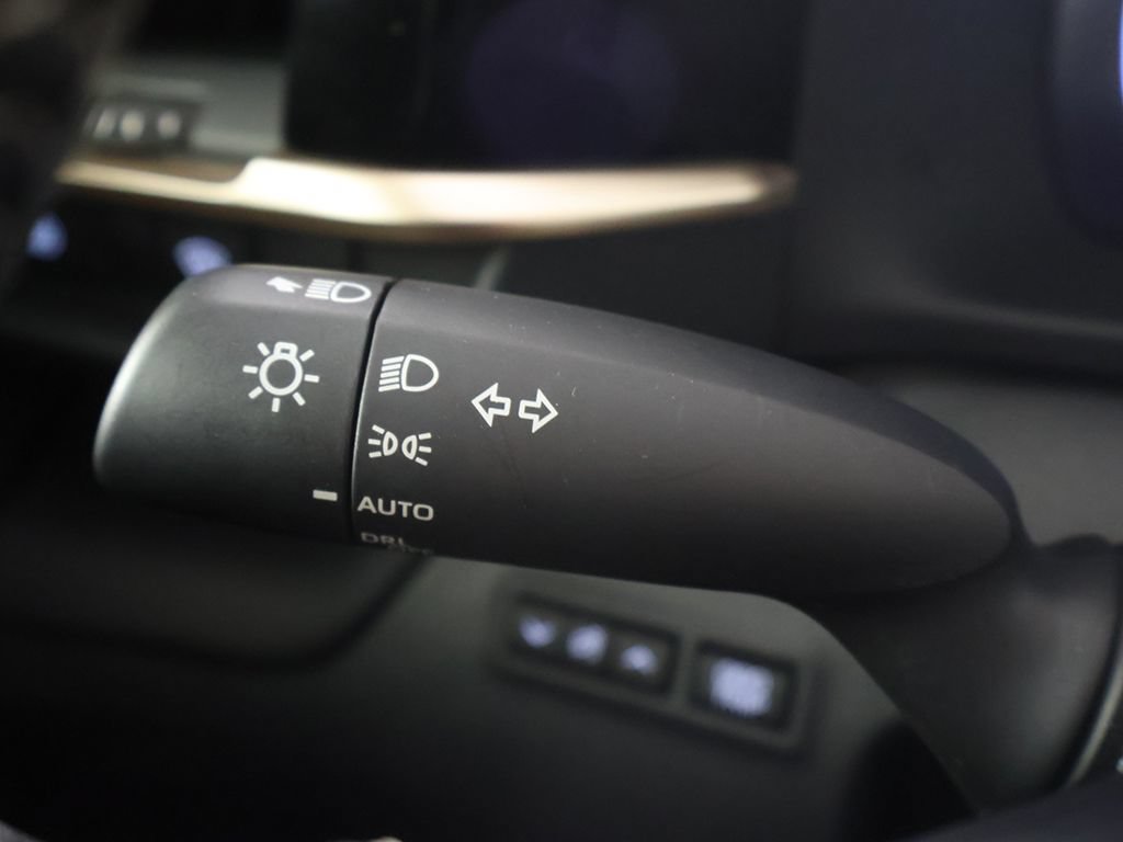 Used 2025 Toyota Crown AWD/4WD image 40