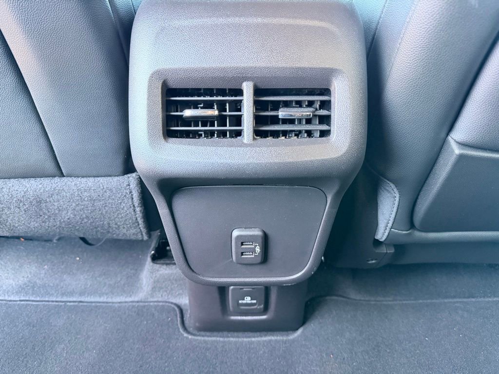 Used 2024 GMC Terrain SLT image 29