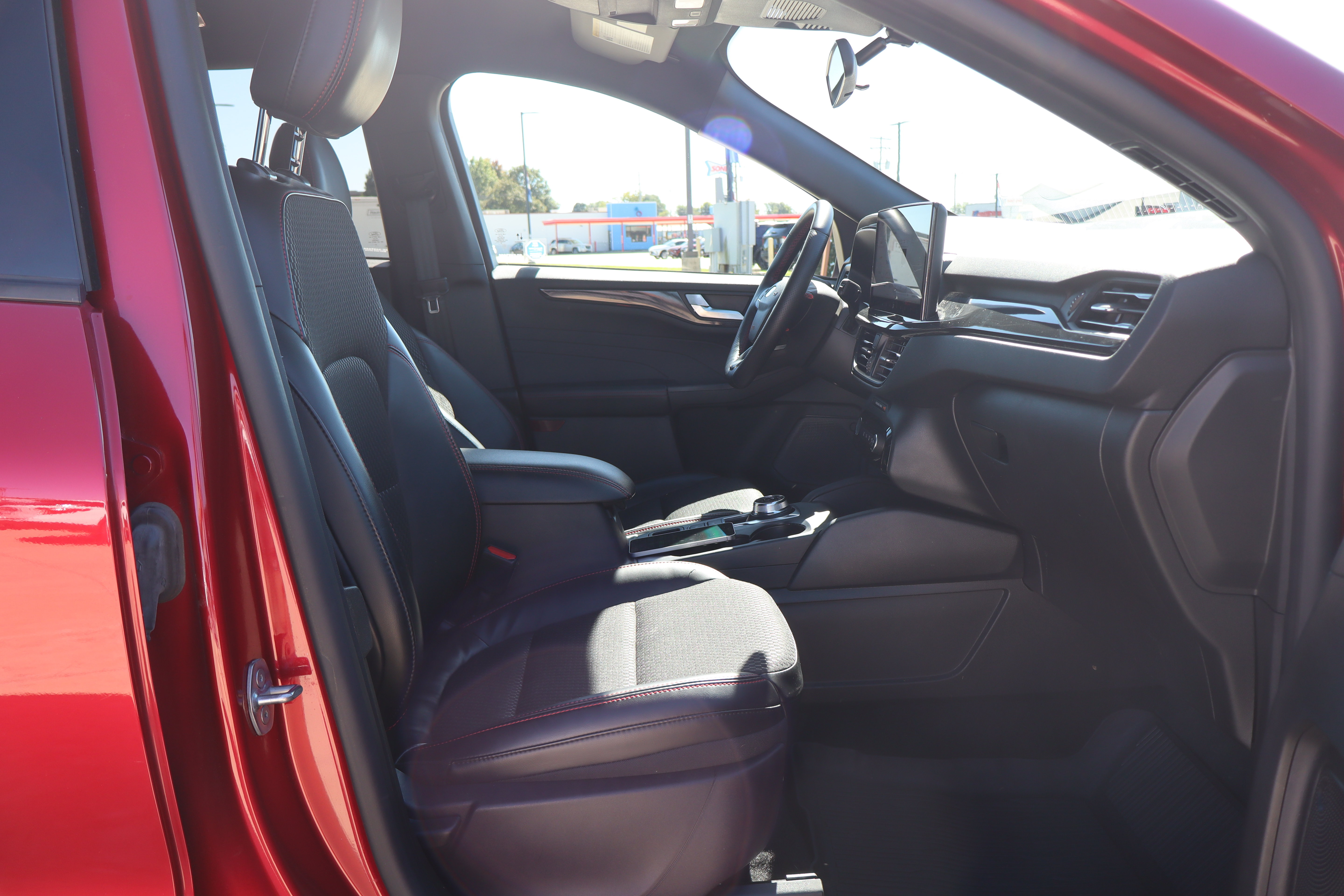 Used 2024 Ford Escape ST-Line w/ Tech Pack #1 AWD/4WD image 13
