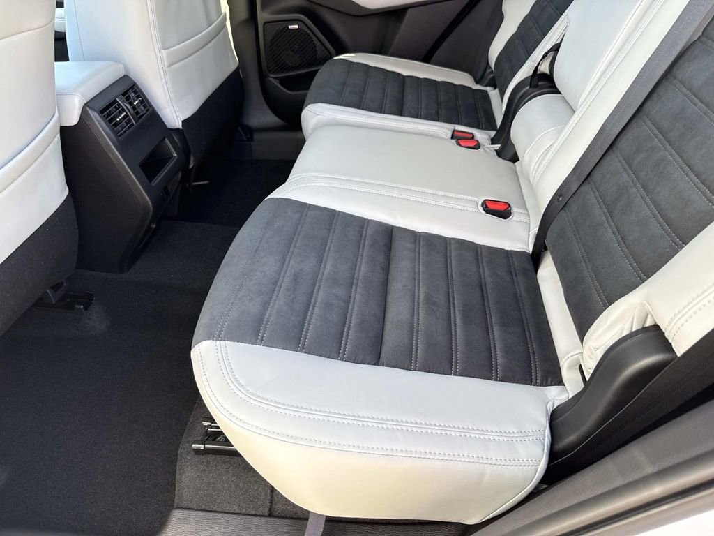 New 2026 Mitsubishi Outlander SE image 14