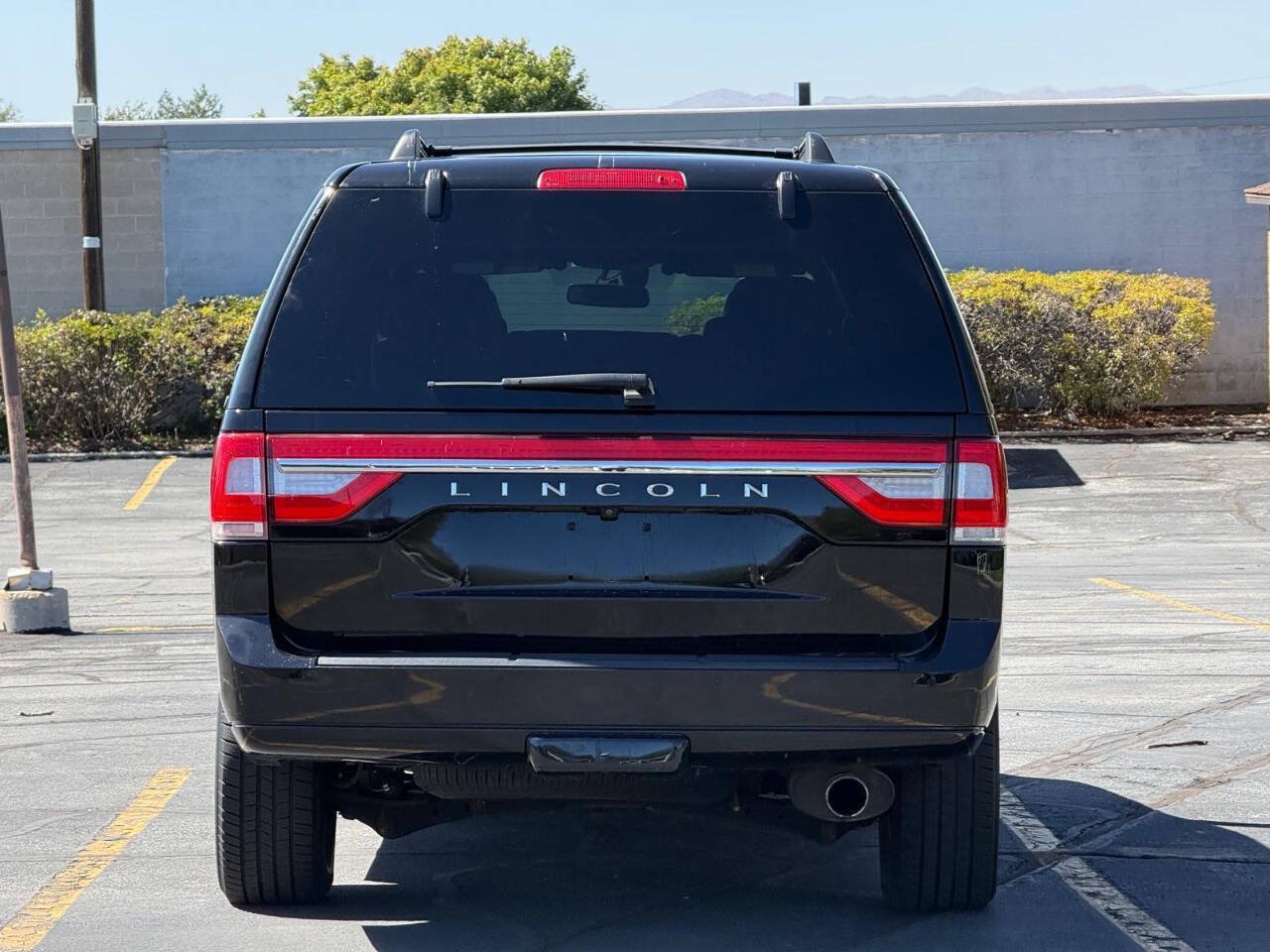 Used 2017 Lincoln Navigator L Select AWD/4WD image 4