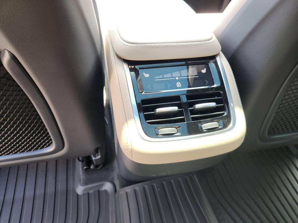 New 2026 Volvo XC90 B6 Plus w/ Protection Package Premier AWD/4WD image 11