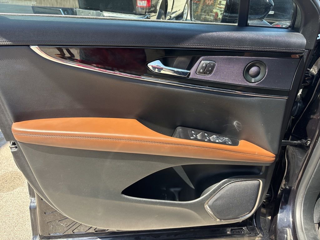 Used 2023 Lincoln Nautilus Reserve w/ Equipment Group 201A image 11