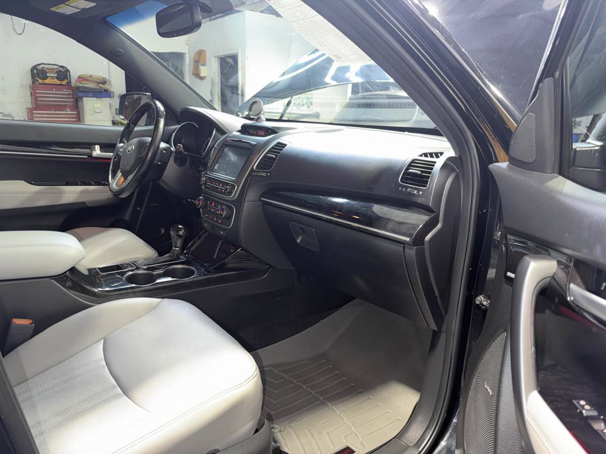 Used 2015 Kia Sorento SX FWD image 25