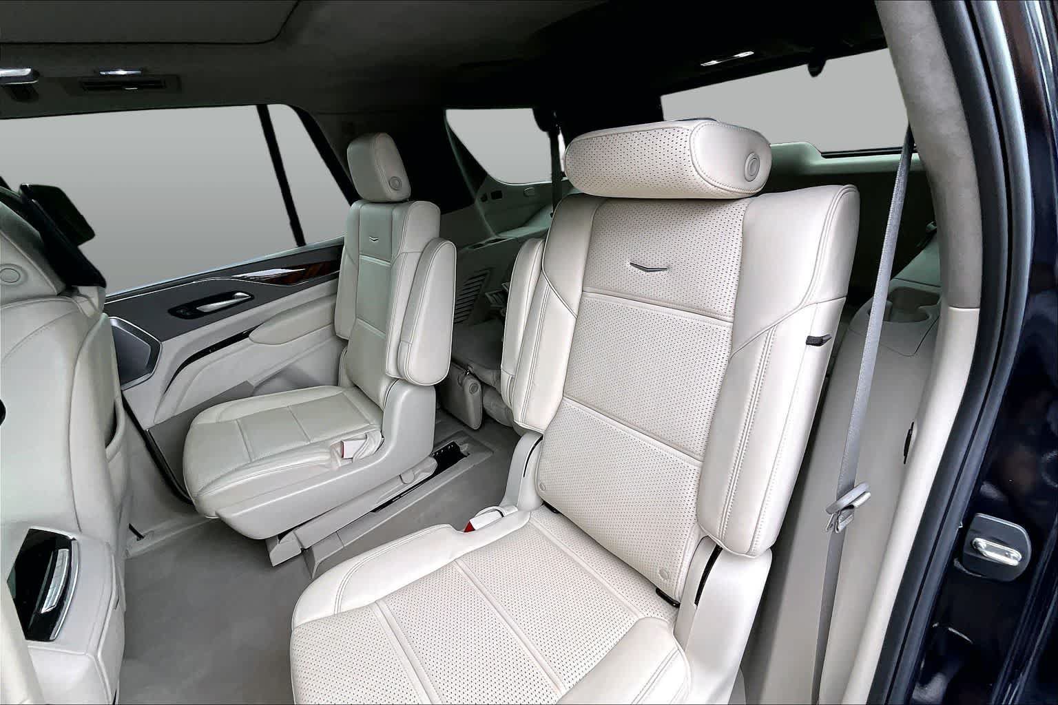 Used 2024 Cadillac Escalade Sport Platinum w/ LPO, ONYX Package AWD/4WD image 38
