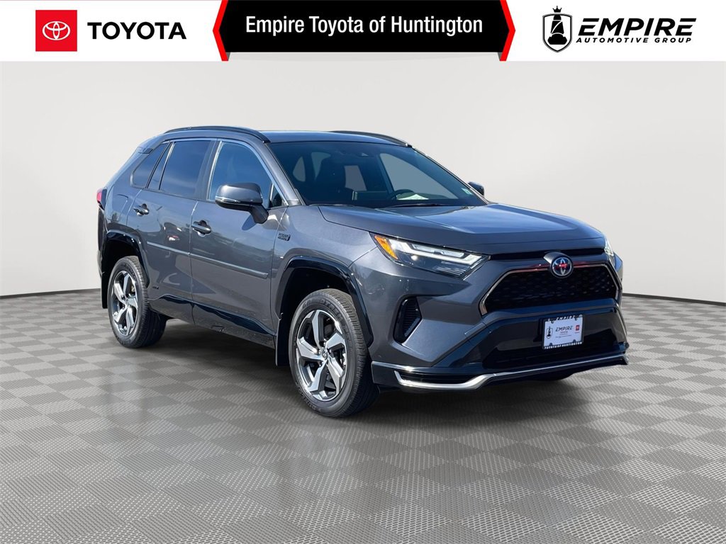 Used 2023 Toyota RAV4 SE image 1
