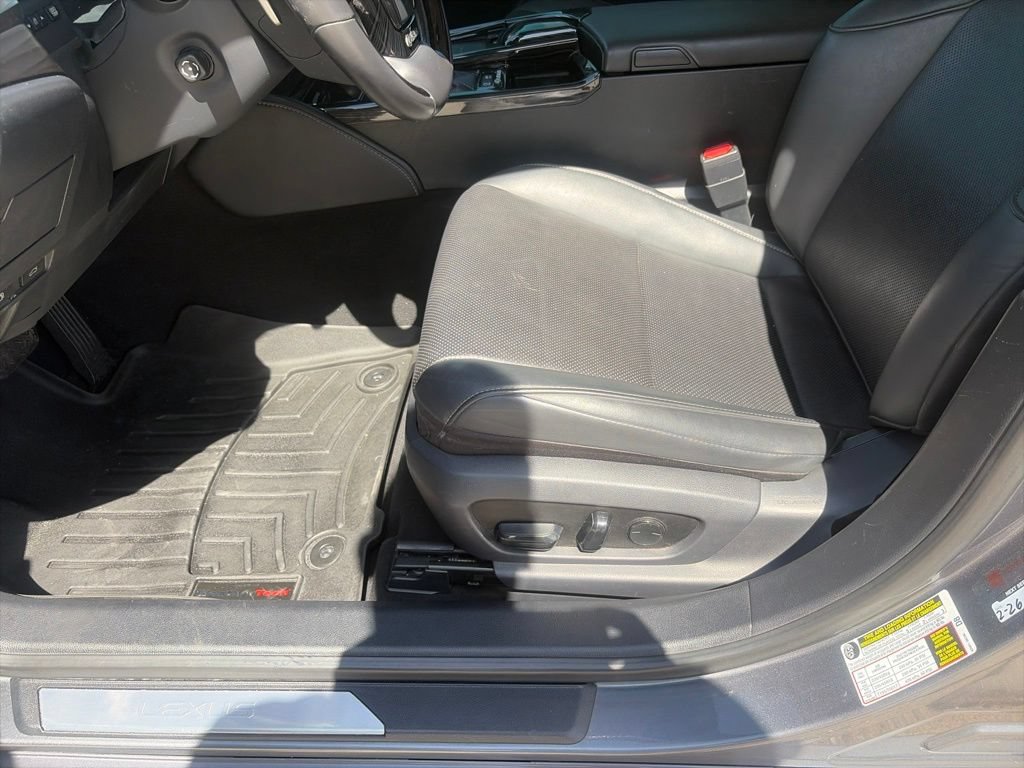 Used 2019 Lexus ES 300h w/ Premium Package FWD image 32