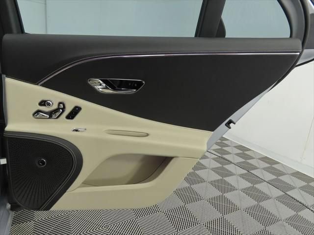 Used 2025 Bentley Flying Spur Plug-In Hybrid AWD/4WD image 27