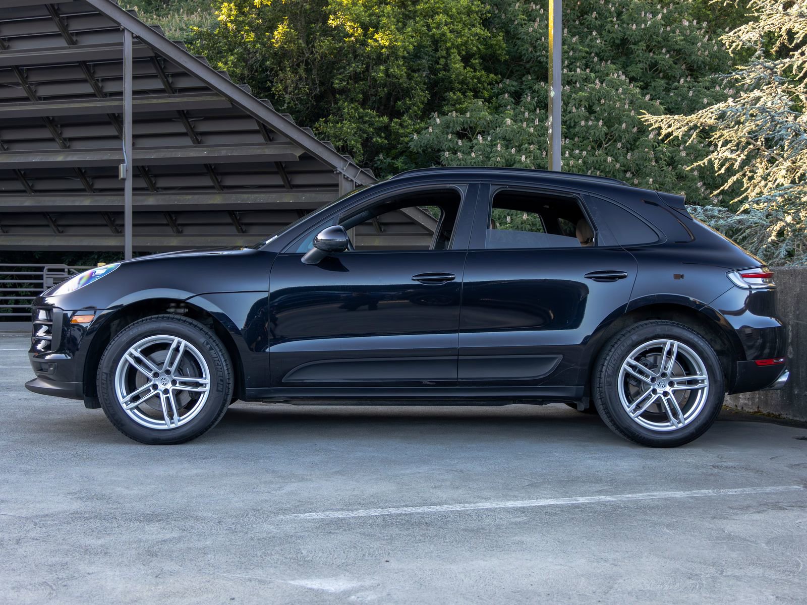 Certified 2020 Porsche Macan AWD/4WD image 2