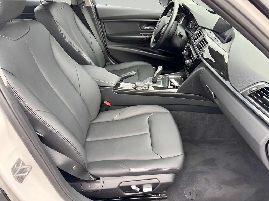 Used 2016 BMW 320i xDrive Sedan AWD/4WD image 12