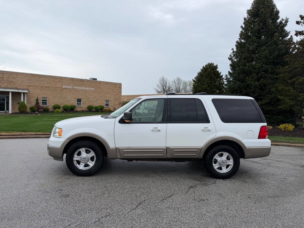 Used 2004 Ford Expedition Eddie Bauer AWD/4WD image 2