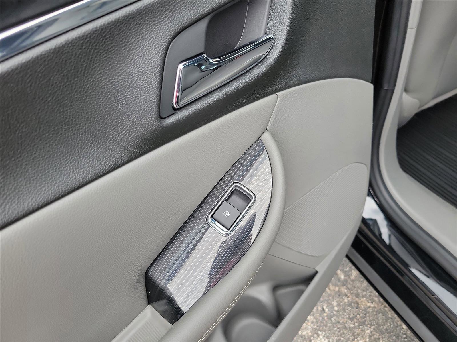 Used 2018 Chevrolet Impala Premier w/ Premier Confidence Package FWD image 16