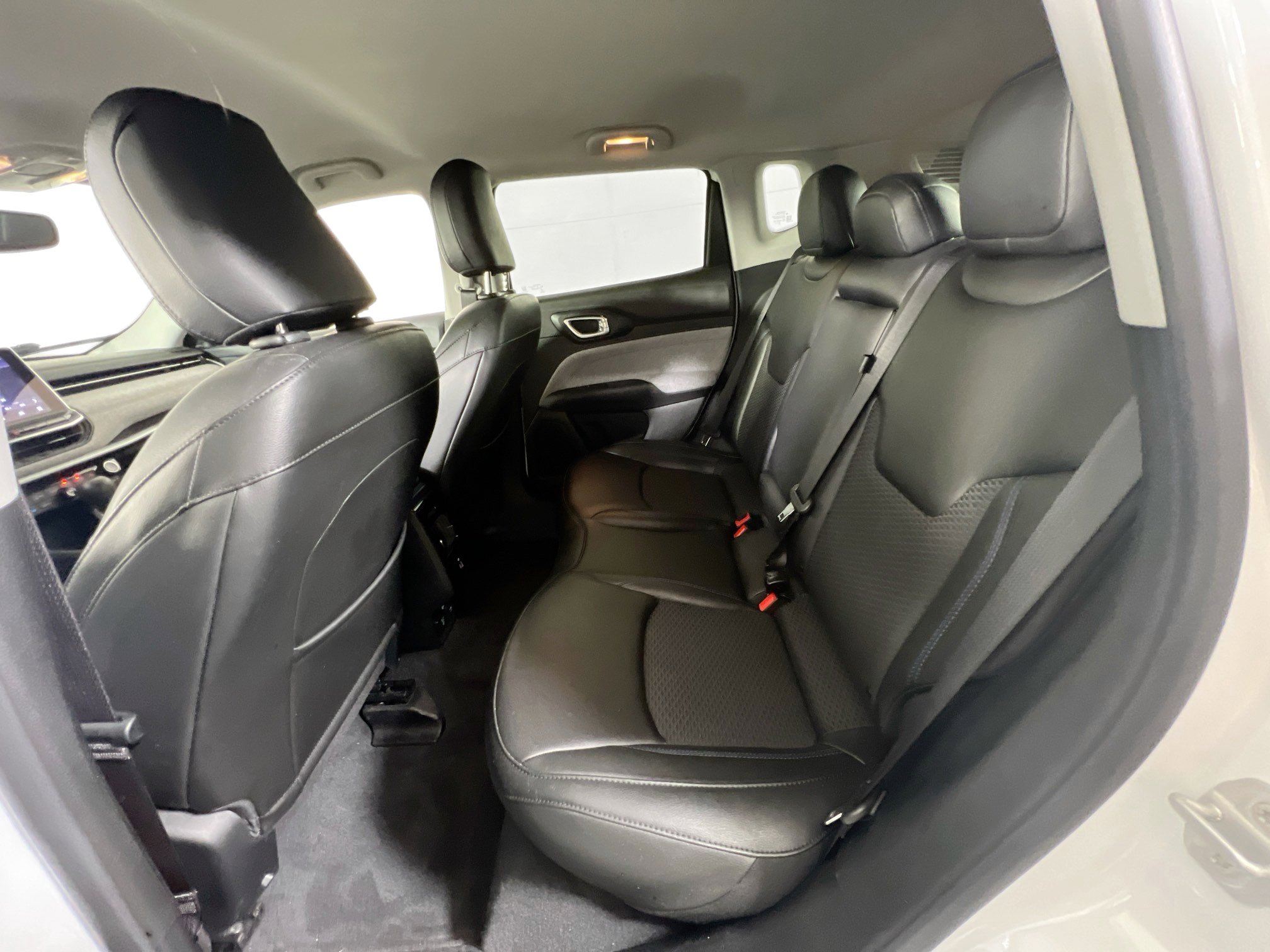 Used 2022 Jeep Compass Latitude w/ Convenience Group AWD/4WD image 23