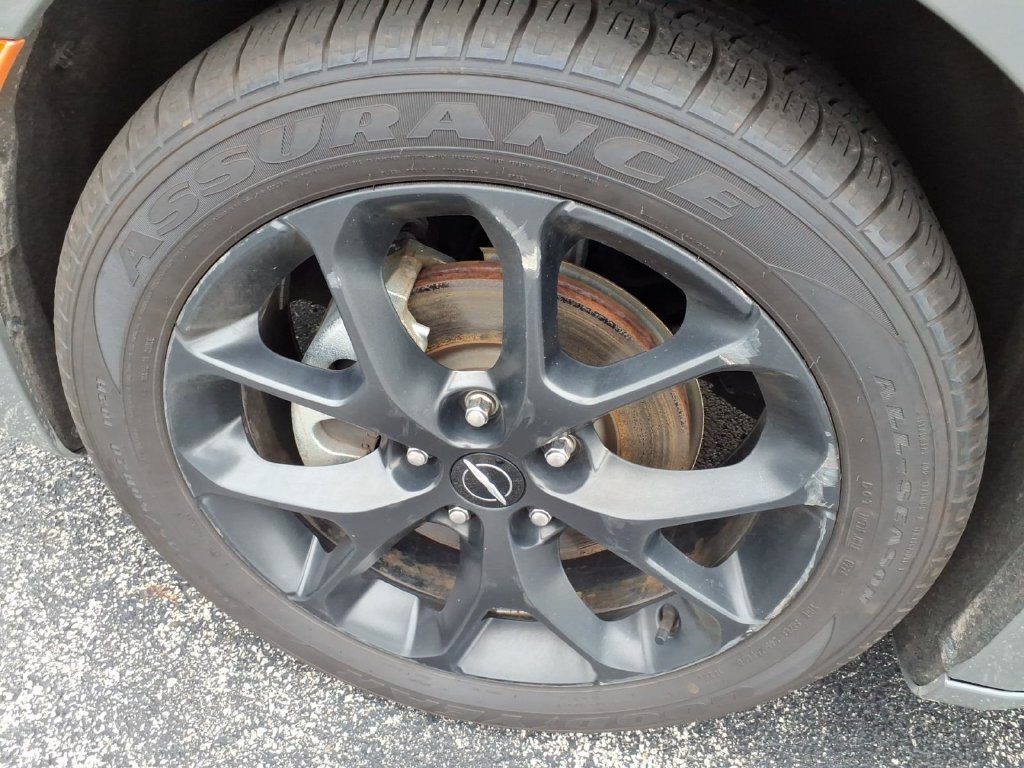 Certified 2025 Chrysler Pacifica Limited FWD image 5