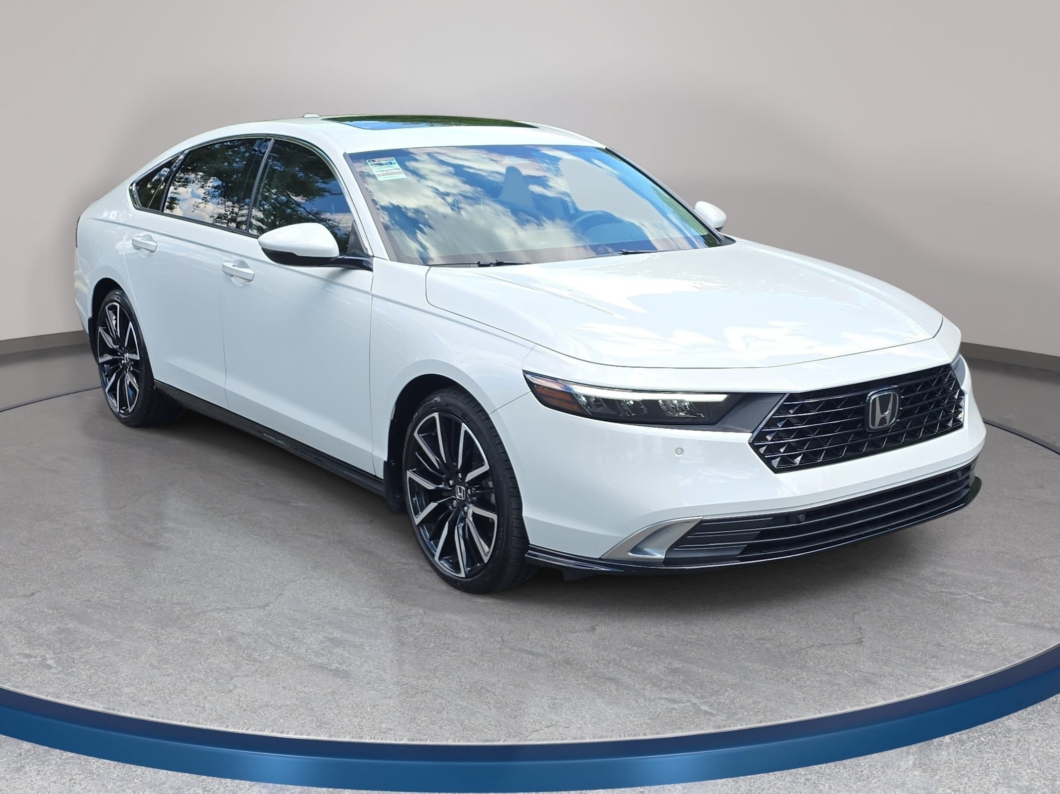 Used 2024 Honda Accord Touring image 3