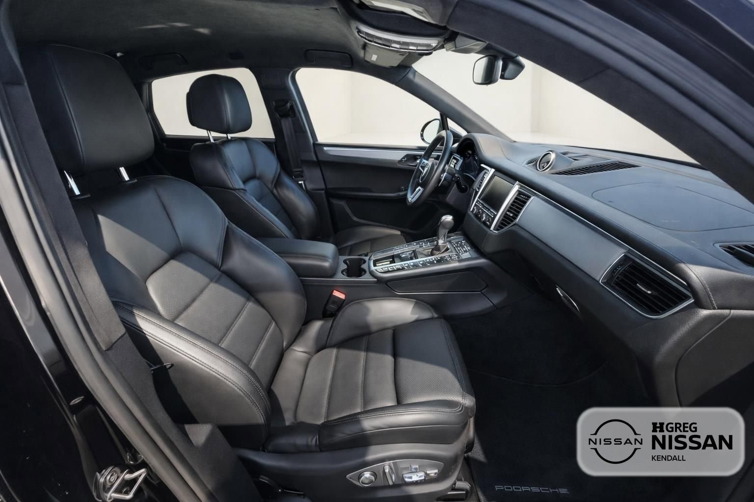 Used 2016 Porsche Macan Turbo image 11