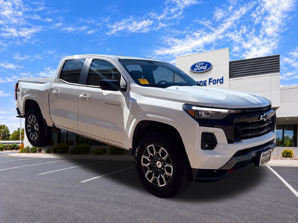 Used 2024 Chevrolet Colorado Z71 w/ Z71 Convenience Package 2