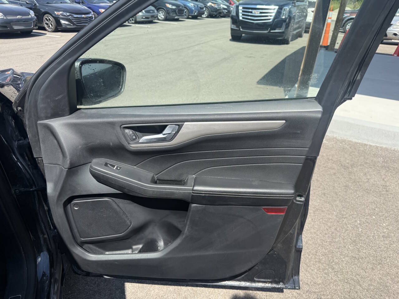 Used 2022 Ford Escape SEL w/ Technology Package AWD/4WD image 17